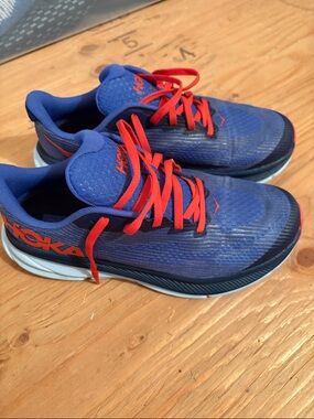 Hoka Clifton 9 Blue Running Shoes with Red Laces